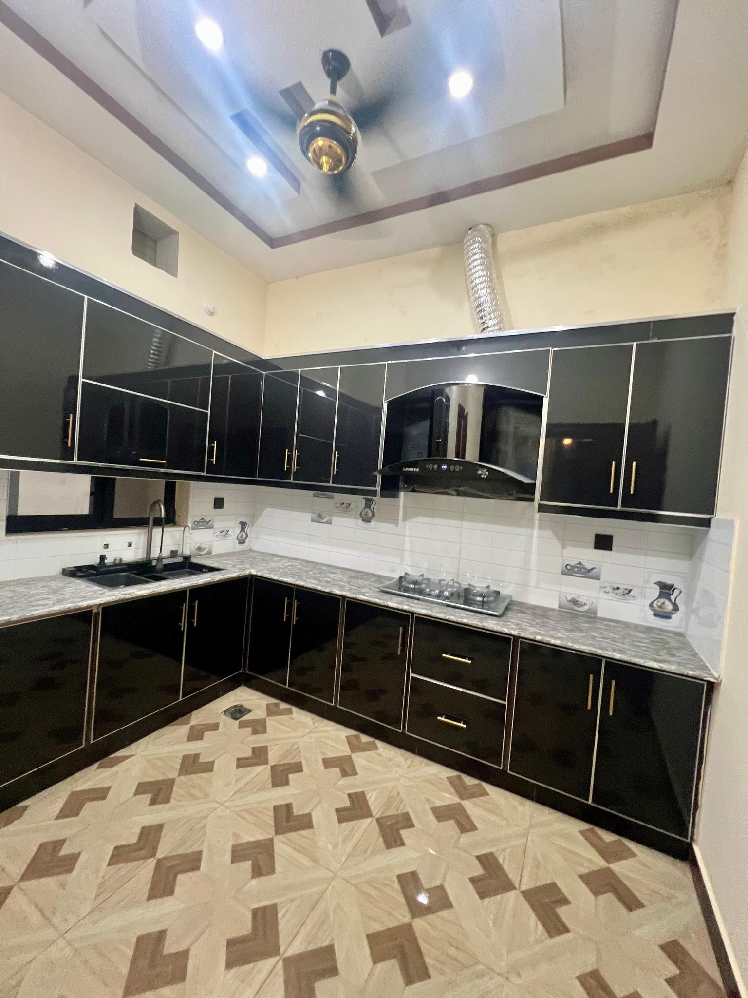 548676982_2095128464354573_8719798382602462057_n