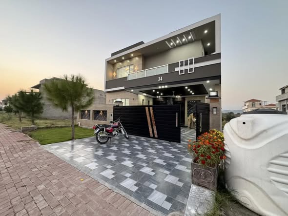 560049084_697169843411192_4454447588326296203_n