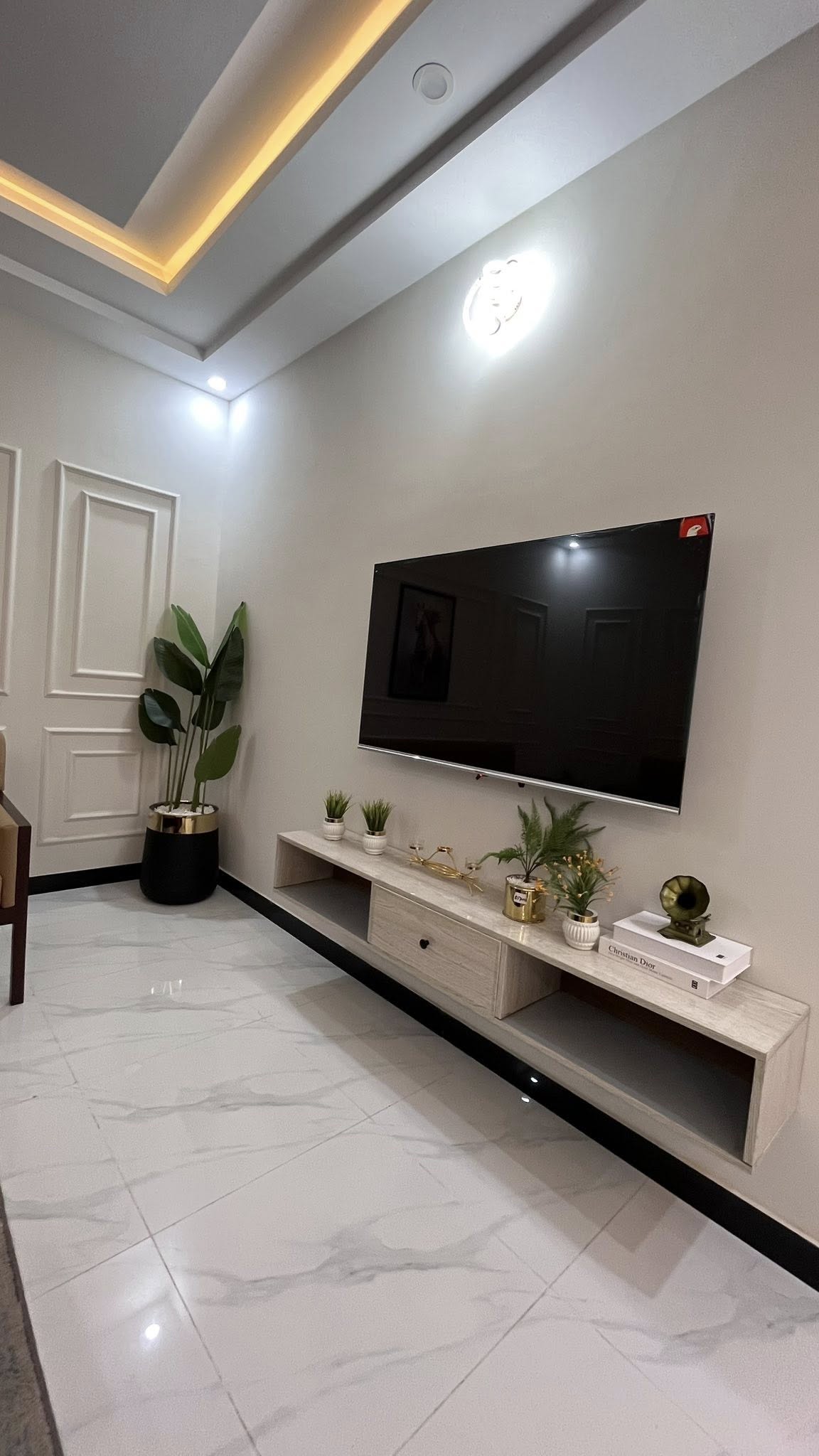 573578857_800909659486995_4175067887294384891_n