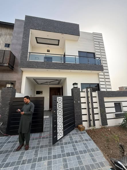 579946762_730029870112576_8462688615576666862_n