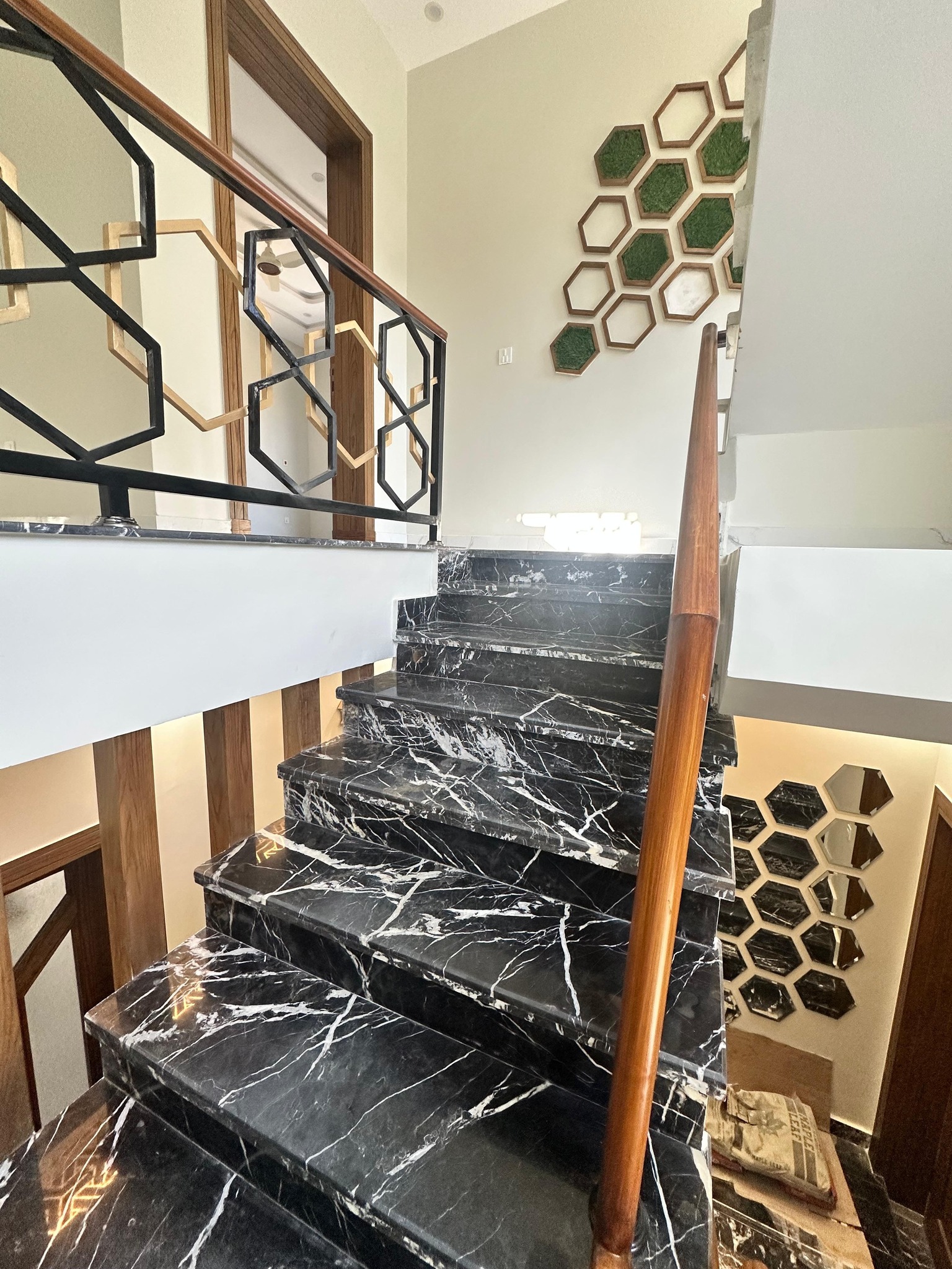 580578291_2042843176518756_6404323166562483446_n