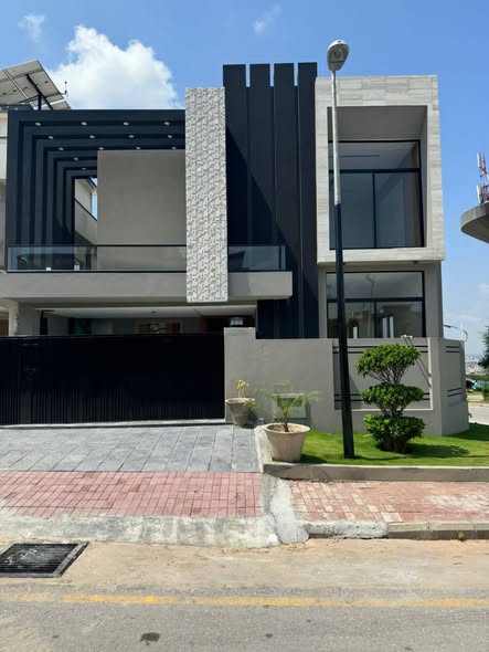 584669909_2046199726183101_7163052687963184574_n