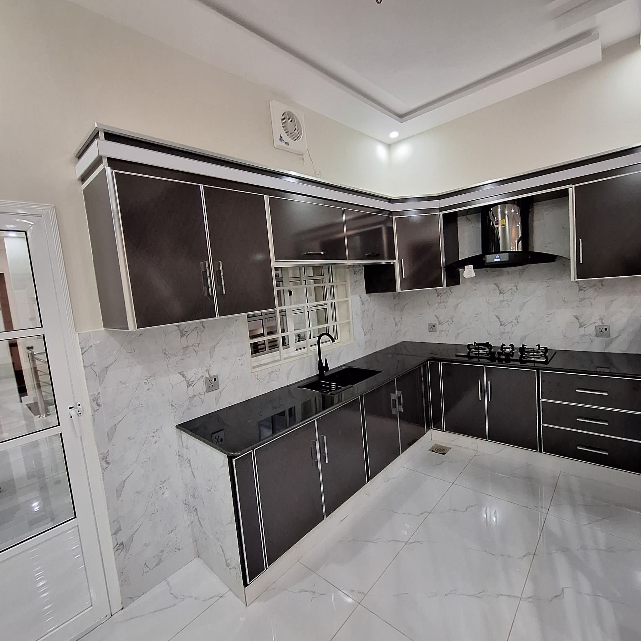 584967868_122201077538289189_2243032812651993380_n