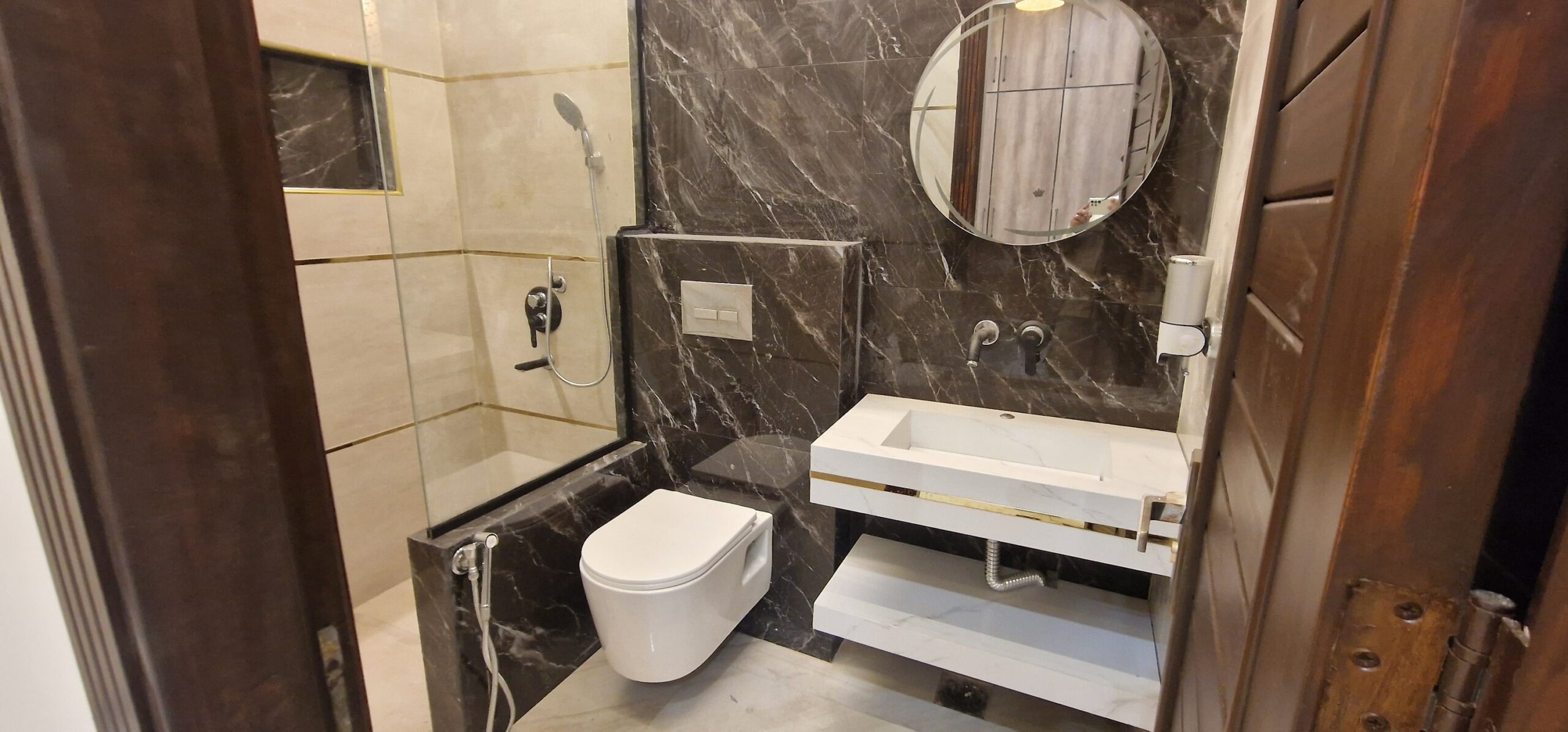 585348948_870783575471817_6118002540819432180_n