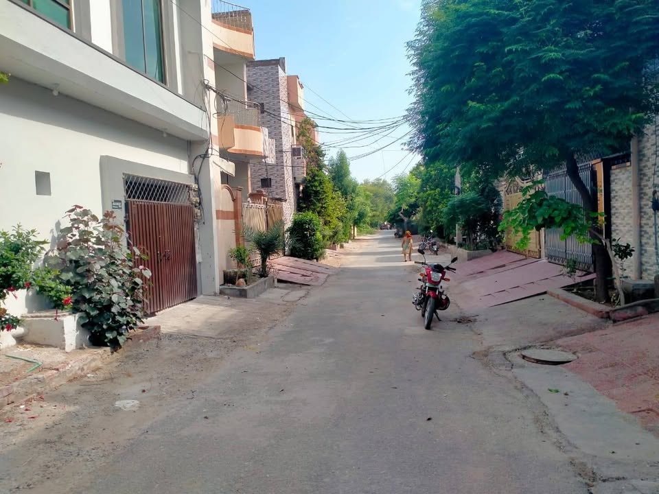 586495715_122116359111005372_4386819983855135533_n