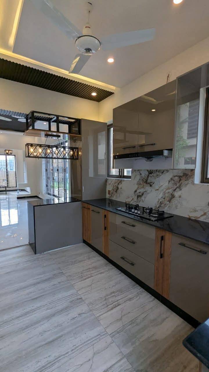 589088164_876348358679077_2015774519998188460_n