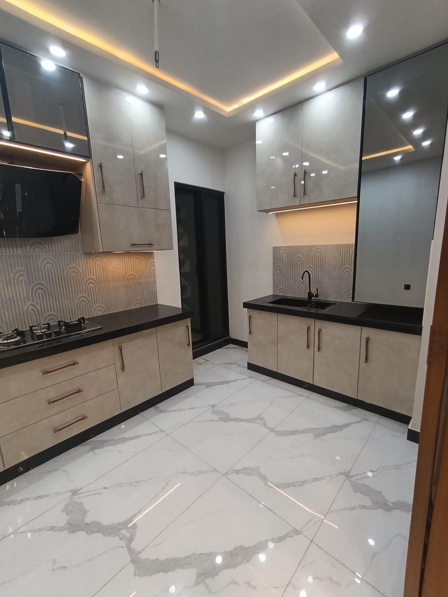 597085418_876587331401680_8182699964596498140_n