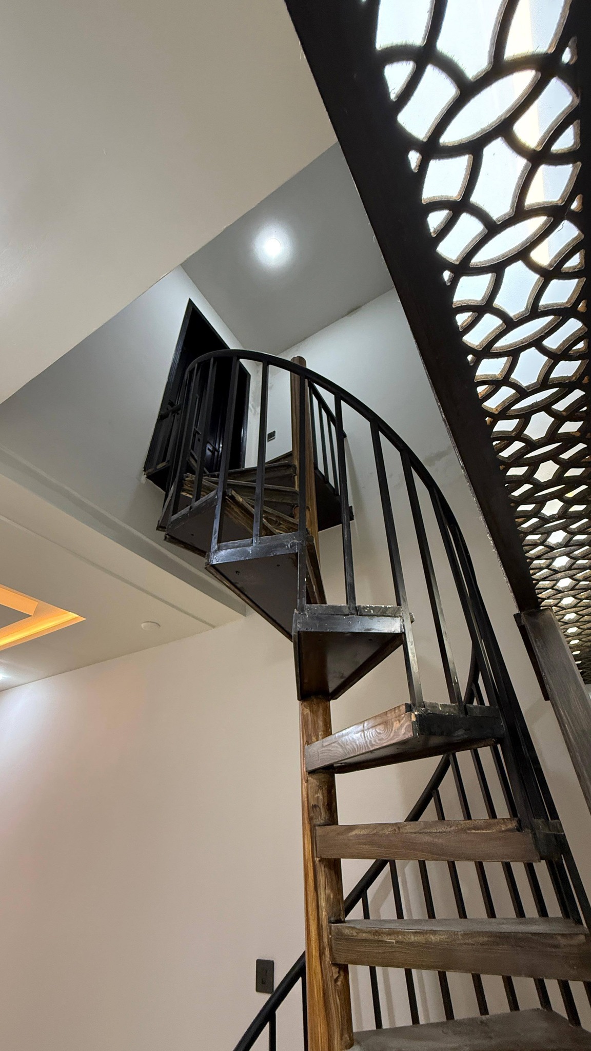 600200898_890537663926813_1221811003319993008_n