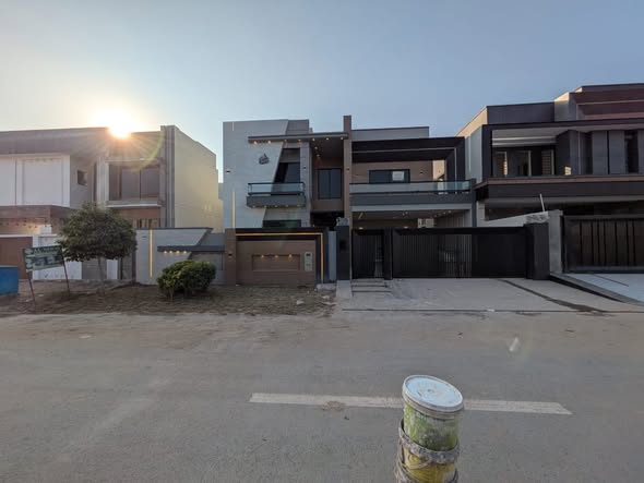 612957405_25454004177582019_519913208334590668_n