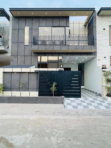 605972859_1168418235456769_1129575555180487099_n