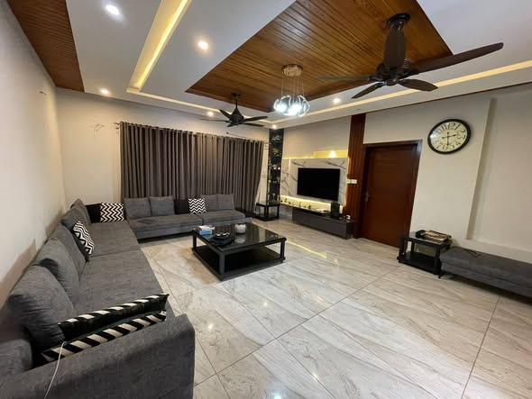 627632853_1404786943915929_81841797253847103_n