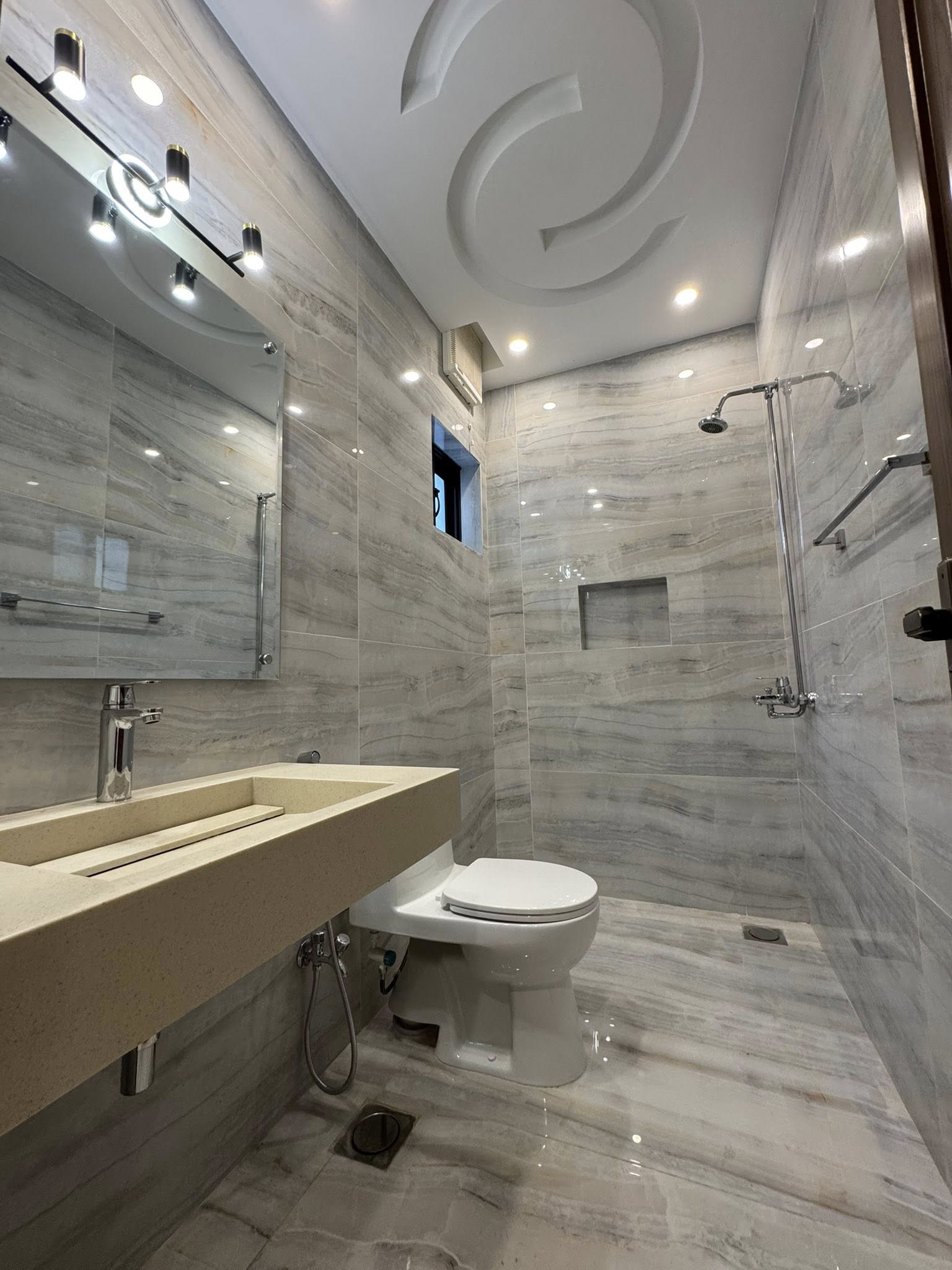 653701055_122284047434168923_7846573131340932468_n