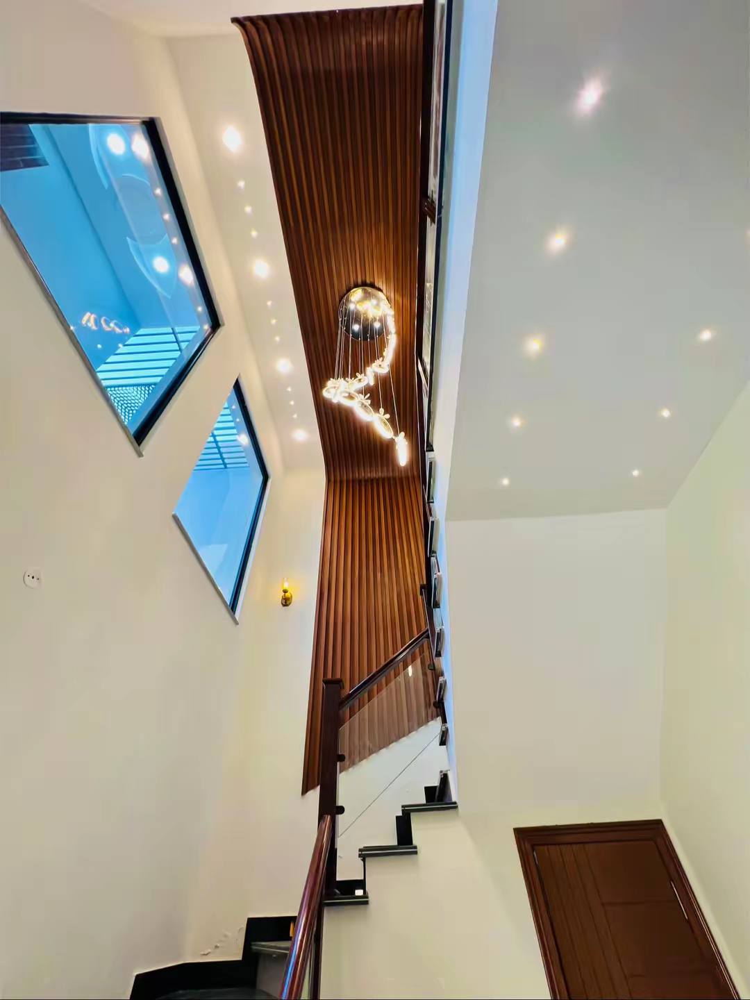 666493245_1273416861613658_8282876789634183321_n